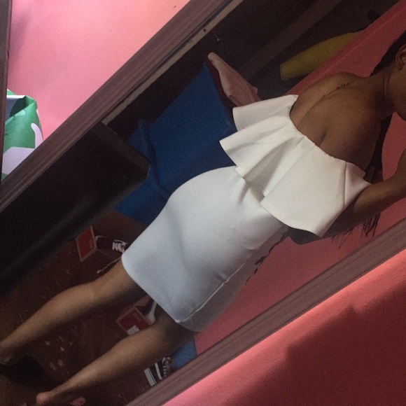 White embroidered dress - Picture 2 of 3